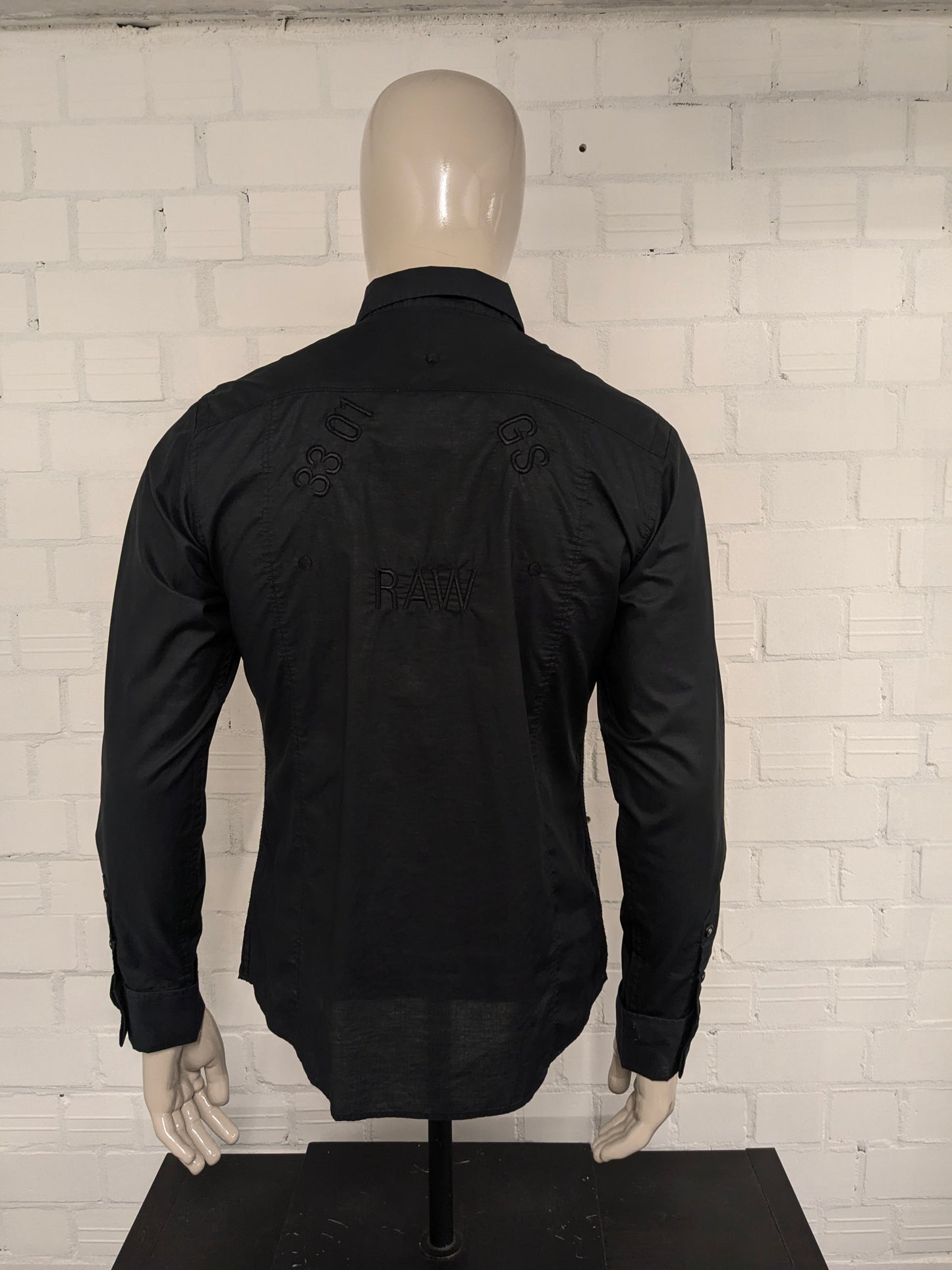 G-Star Raw shirt with a pleated front. Black colored. Size L.
