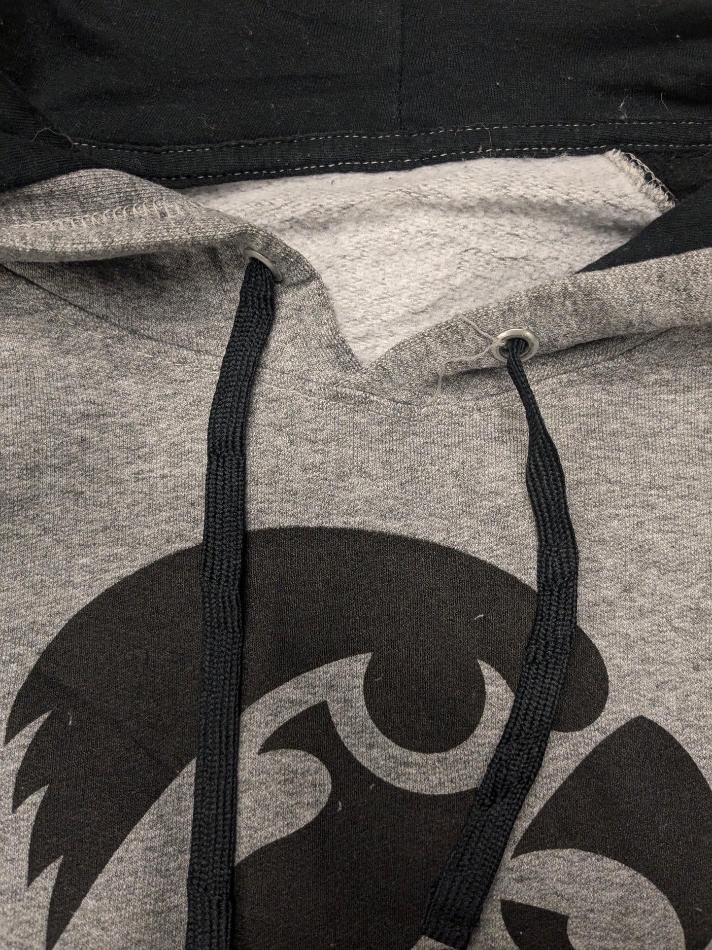 Hawkeyes Iowa Hoodie. Gray black with print. Size L.