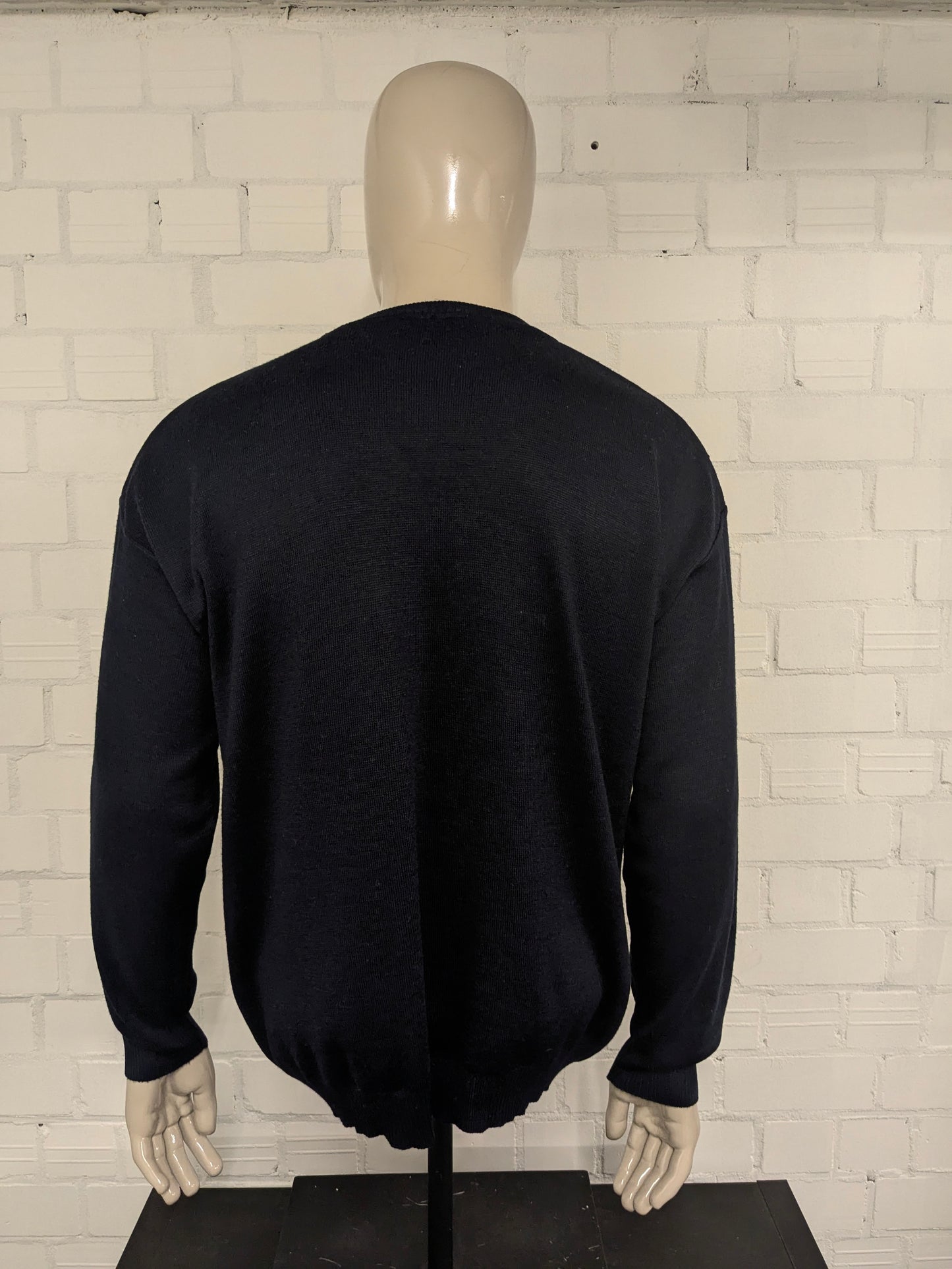 Suéter vintage Alver con cuello en V. Color azul oscuro. Tamaño xl.