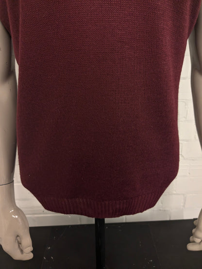 Vintage S&C spencer met V-Hals. Donker Rood gekleurd. Maat L.