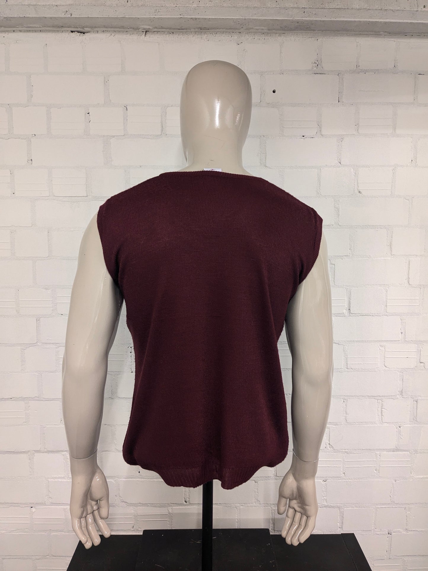 Vintage S&C spencer met V-Hals. Donker Rood gekleurd. Maat L.