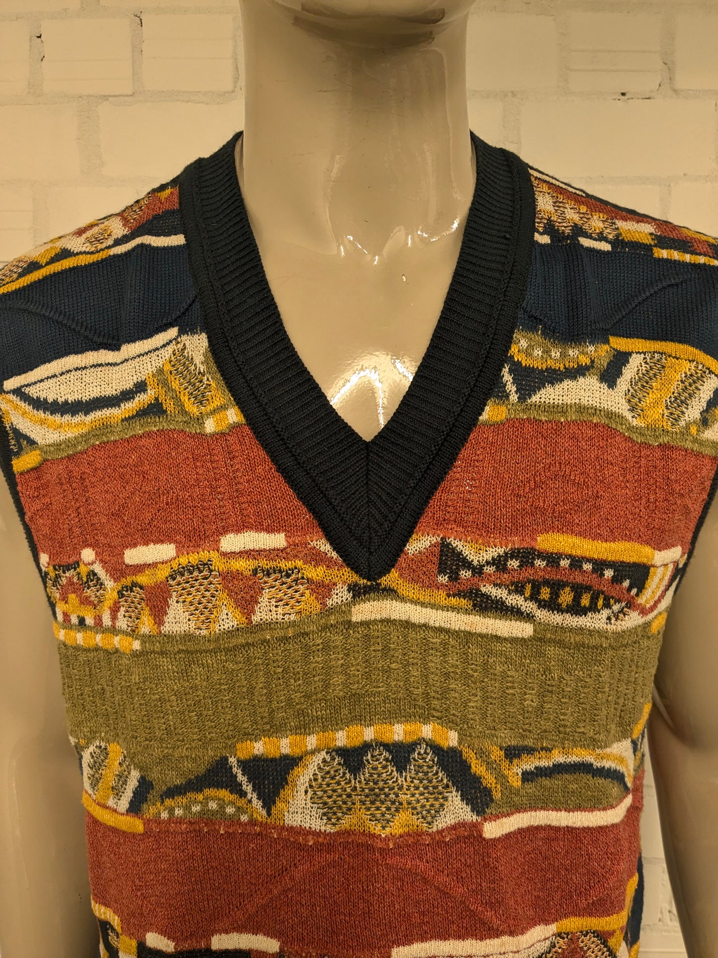 Vintage Monello Spencer with V-neck. Green blue yellow red colored. Size XL.