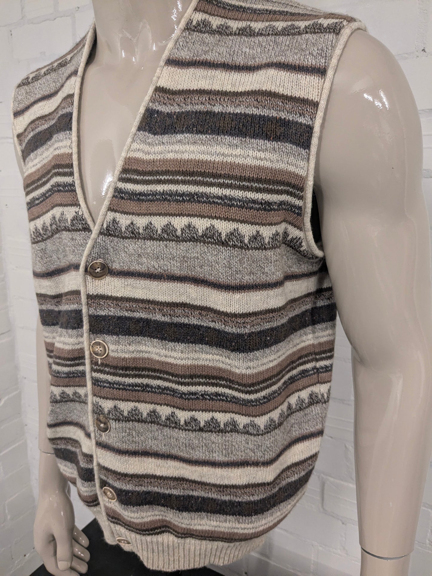 Vintage top design woolen waistcoat / spencer / vest. Beige brown motif. Size L. 45% wool.