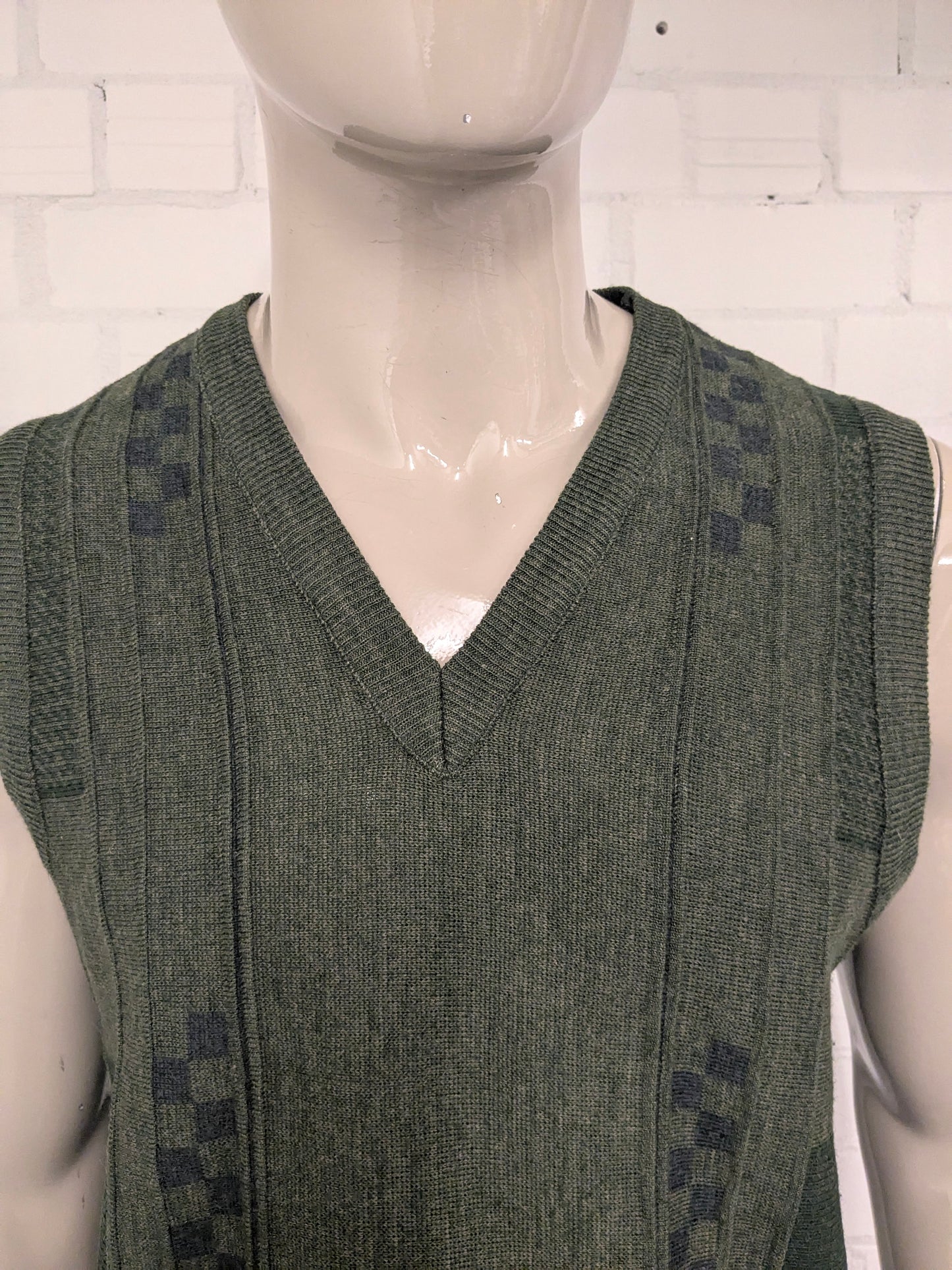 Spencer di lana di pesca vintage con scollo a V. Motivo verde. Taglia M. 50% lana.