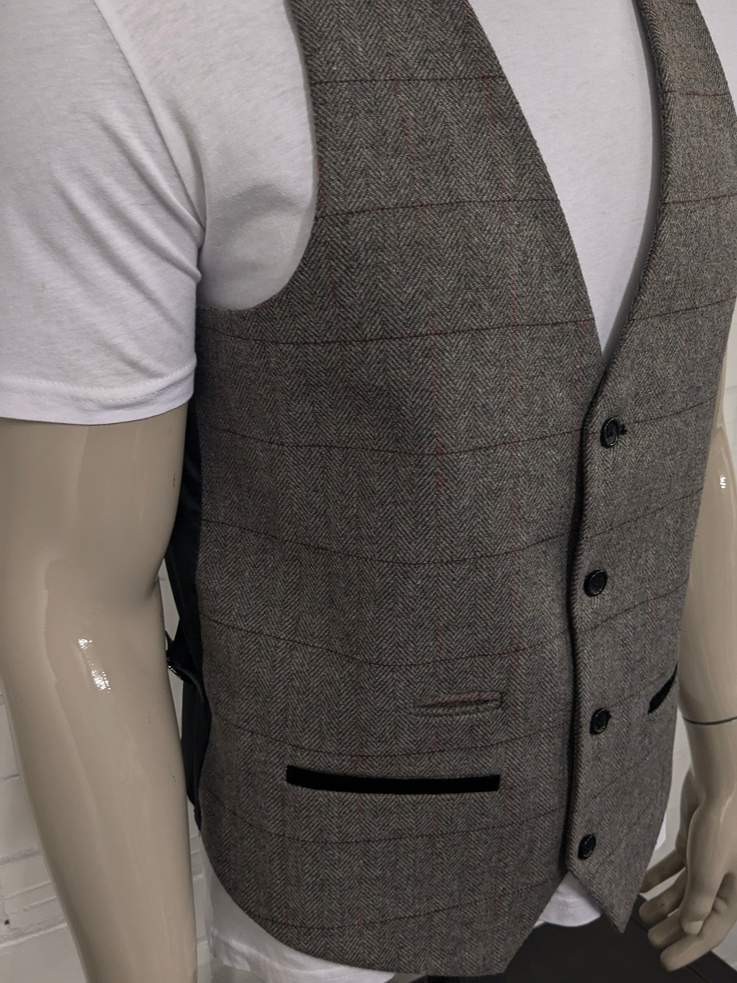 Marc Darcy Gilet. Gray red checked. Size M.