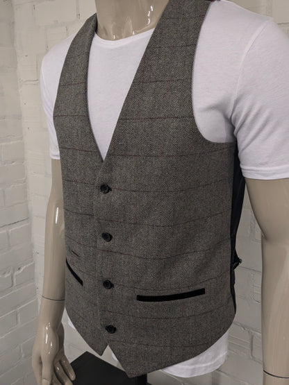 Marc Darcy Gilet. Gray red checked. Size M.