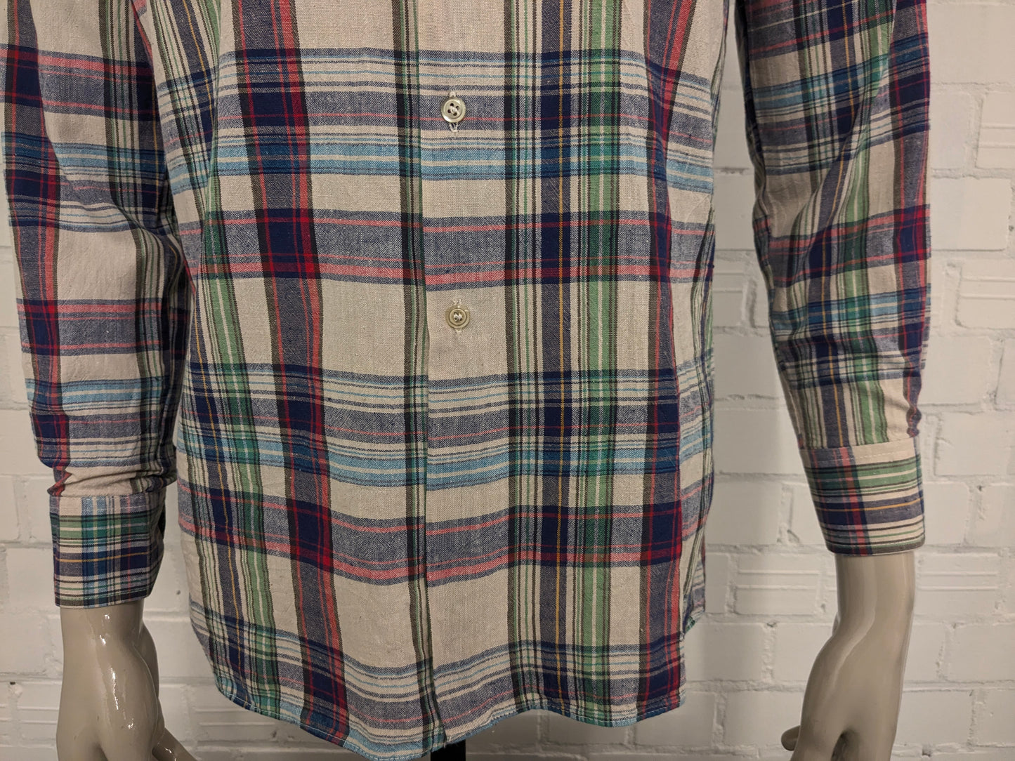 Vintage 70's merkloos overhemd met puntkraag. Rood Blauw Groen Geel geruit. Maat M.