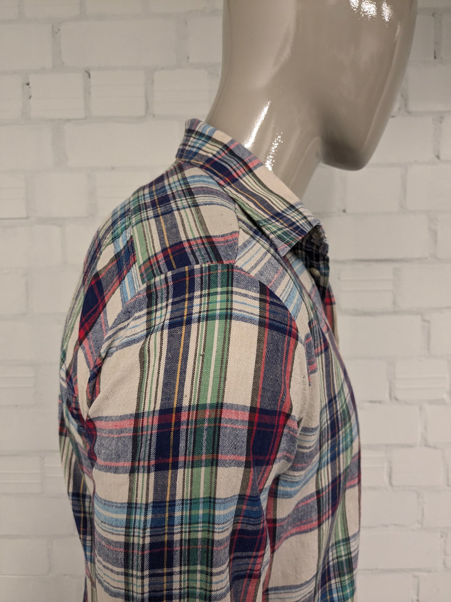 Vintage 70's merkloos overhemd met puntkraag. Rood Blauw Groen Geel geruit. Maat M.