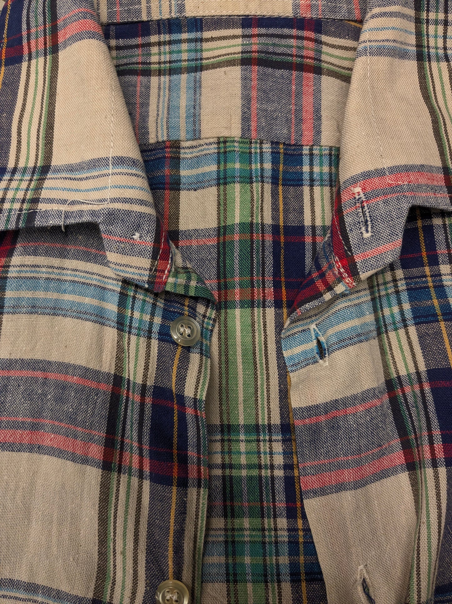 Vintage 70's merkloos overhemd met puntkraag. Rood Blauw Groen Geel geruit. Maat M.