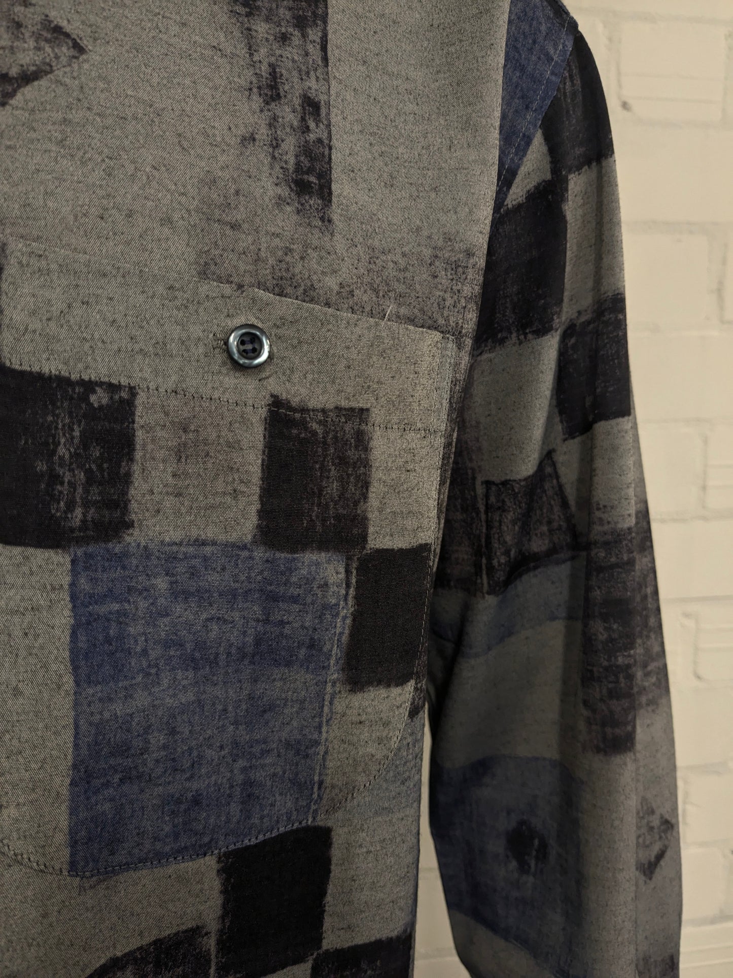 Vintage 80-90's club d'Amingo shirt. Gray blue black print. Size 2XL / XXL.