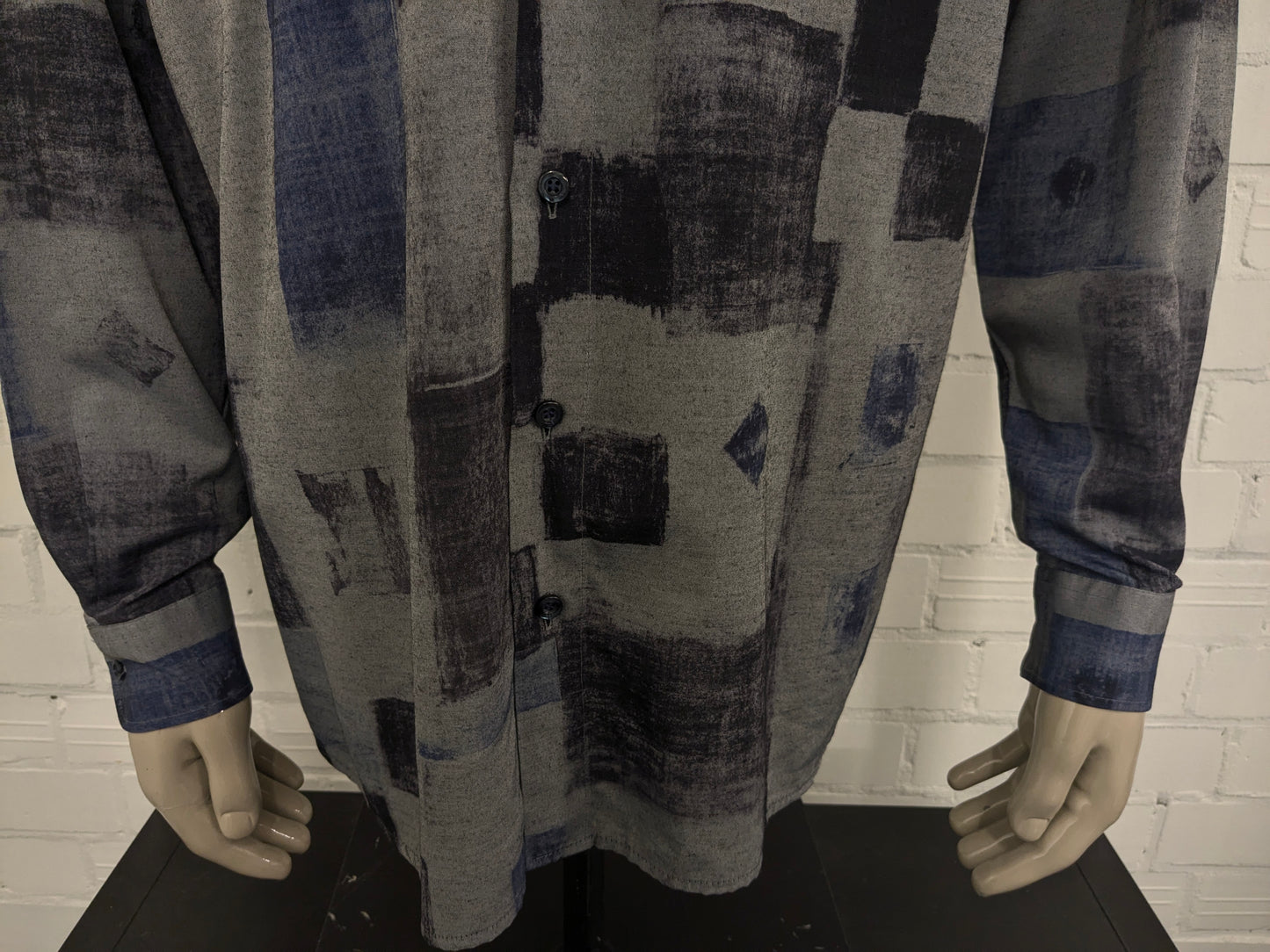 Vintage 80-90's club d'Amingo shirt. Gray blue black print. Size 2XL / XXL.