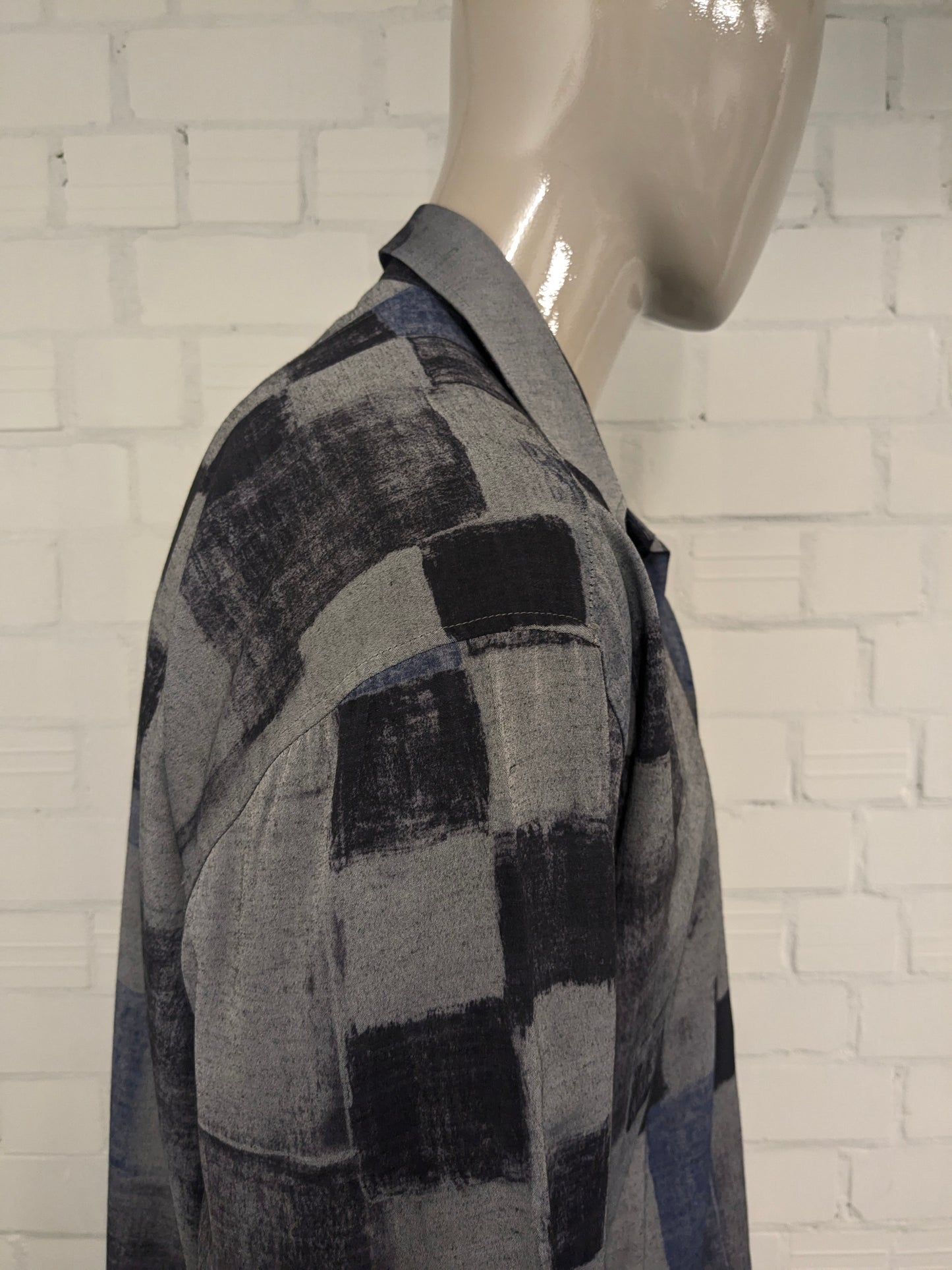 Vintage 80-90's club d'Amingo shirt. Gray blue black print. Size 2XL / XXL.