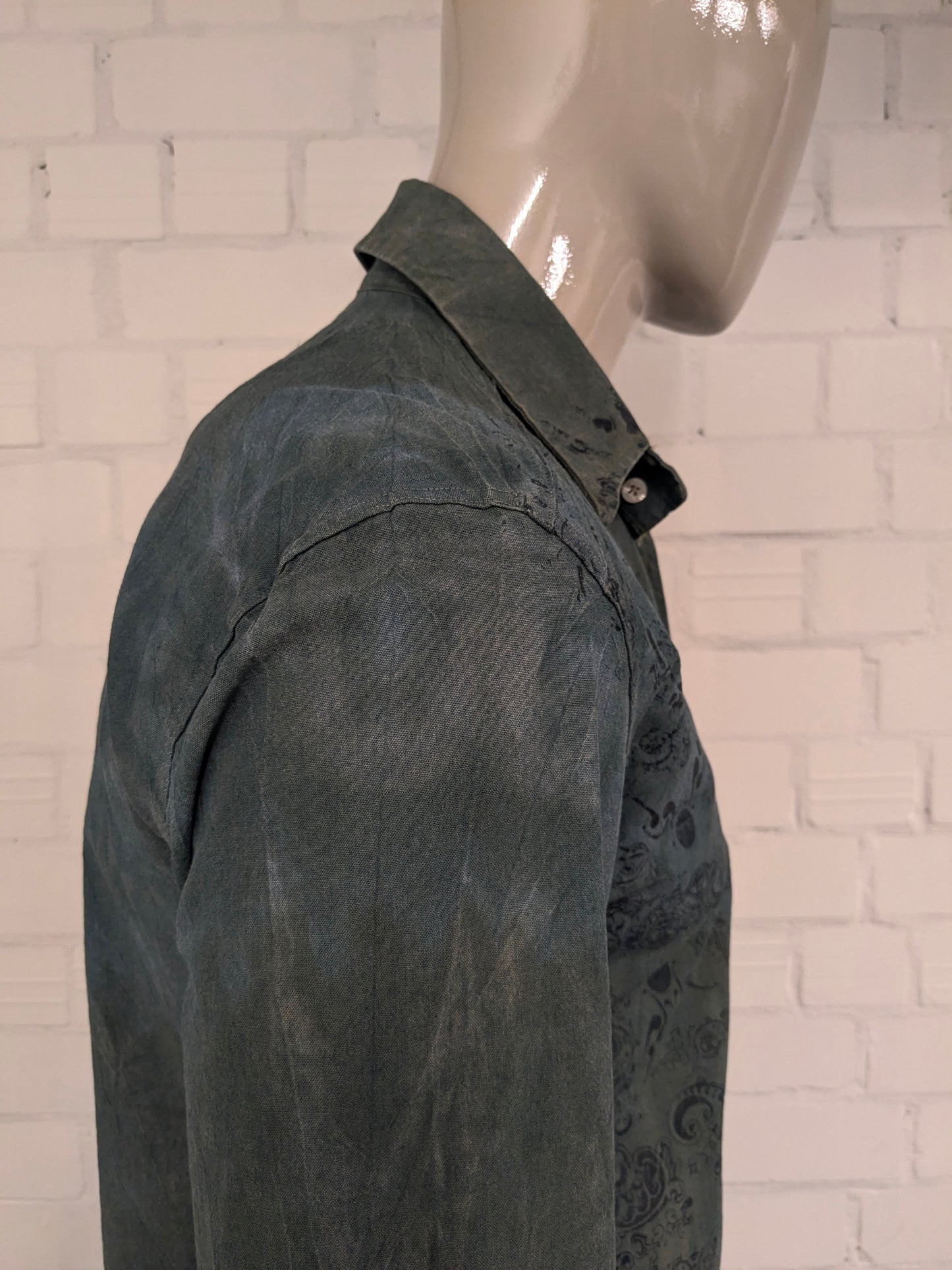 Chemise pentium. Impression beige bleu vert. Taille M.