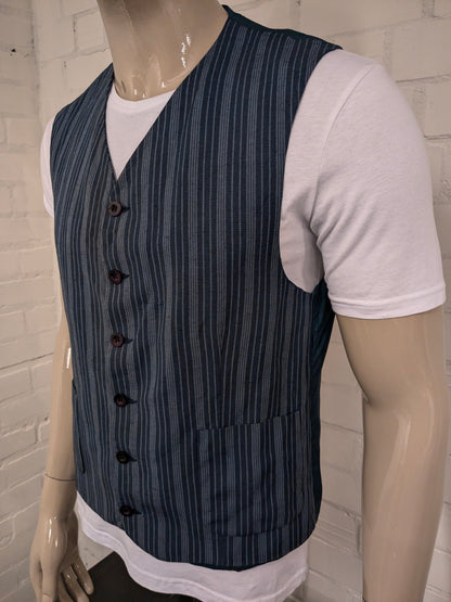 Burton gilet. Blauw gestreept. Maat M.