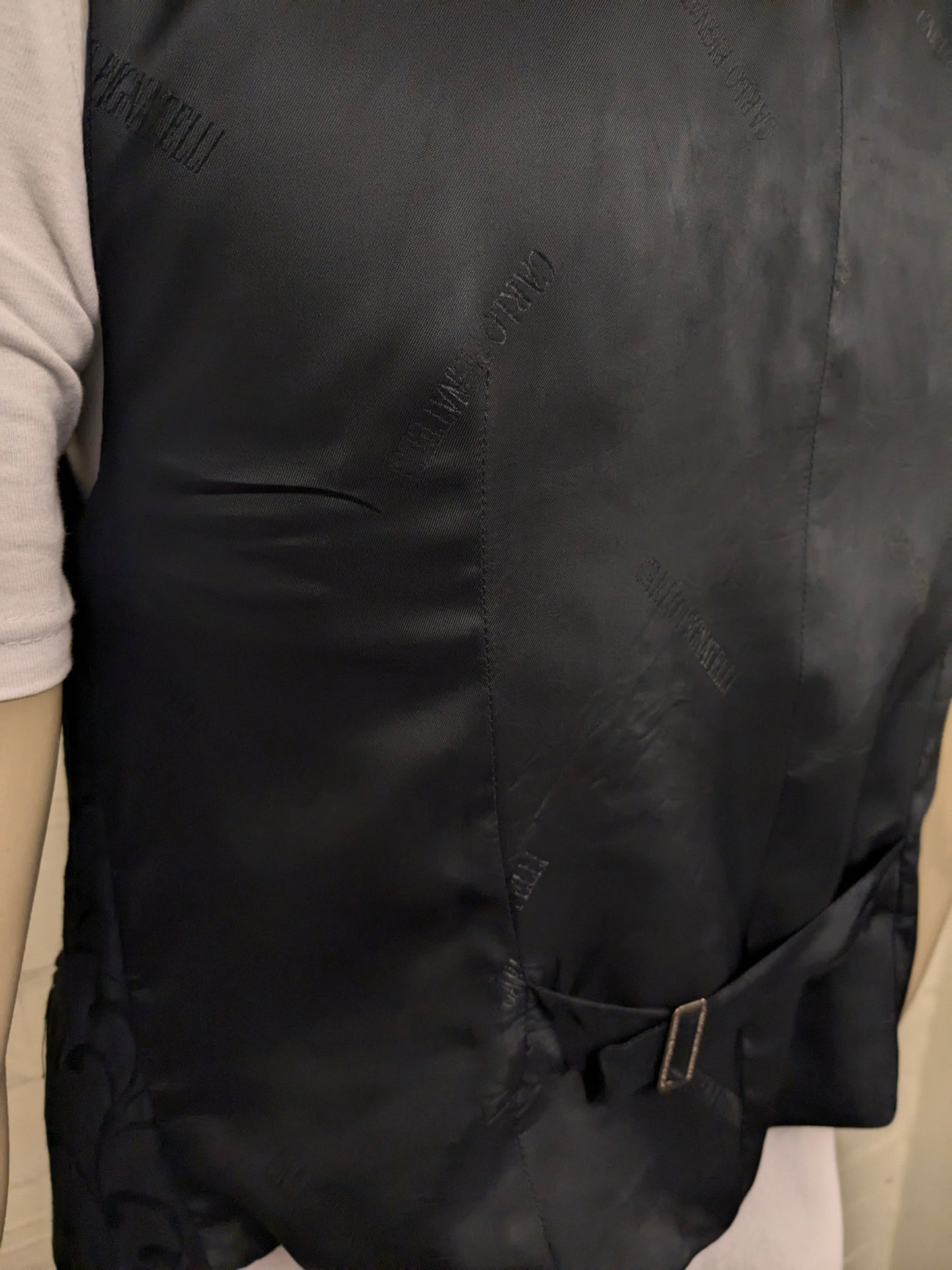 Carlo Pignatelli gilet. Donker Blauw licht glanzend motief. Maat M.