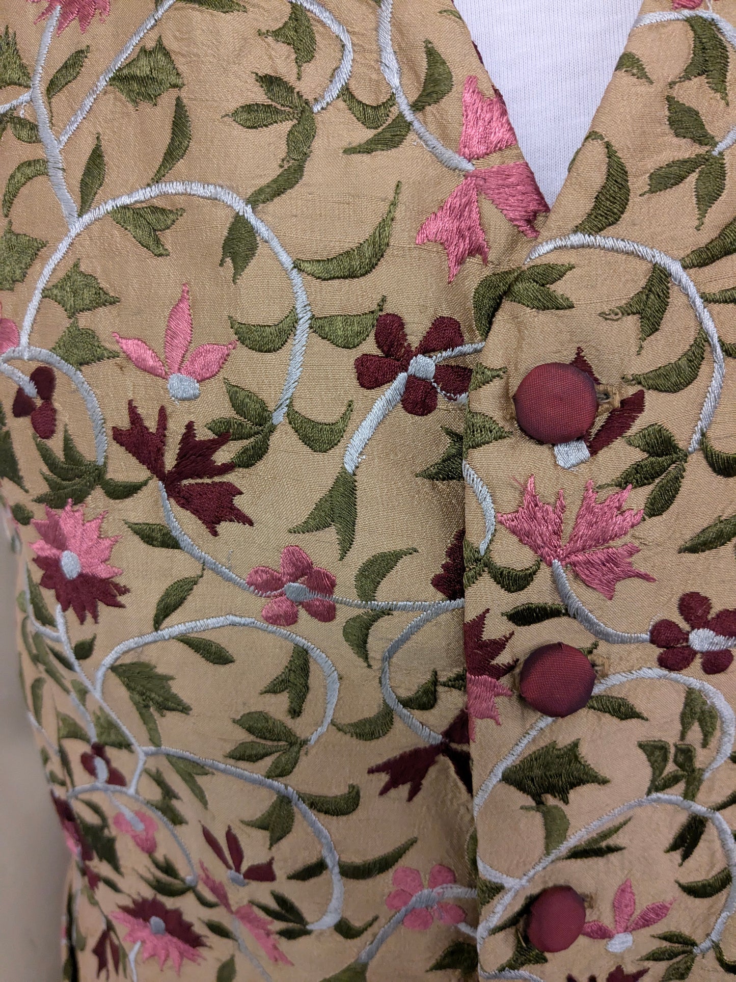 Vintage Jenny Farley Gilet. Purple pink beige green embroidered flowers. Size L.