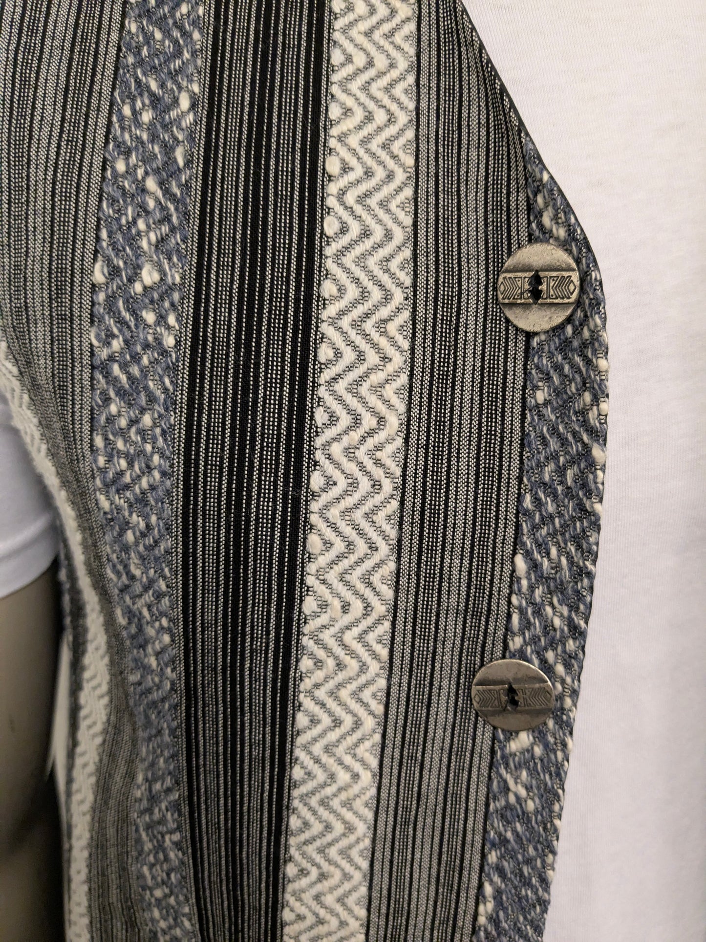 I Due Fratelli gilet. Zwart Wit Blauw voelbaar motief. Maat M.