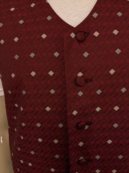 Vintage gilet. Donker Rood Wit licht glanzend motief. Maat M.