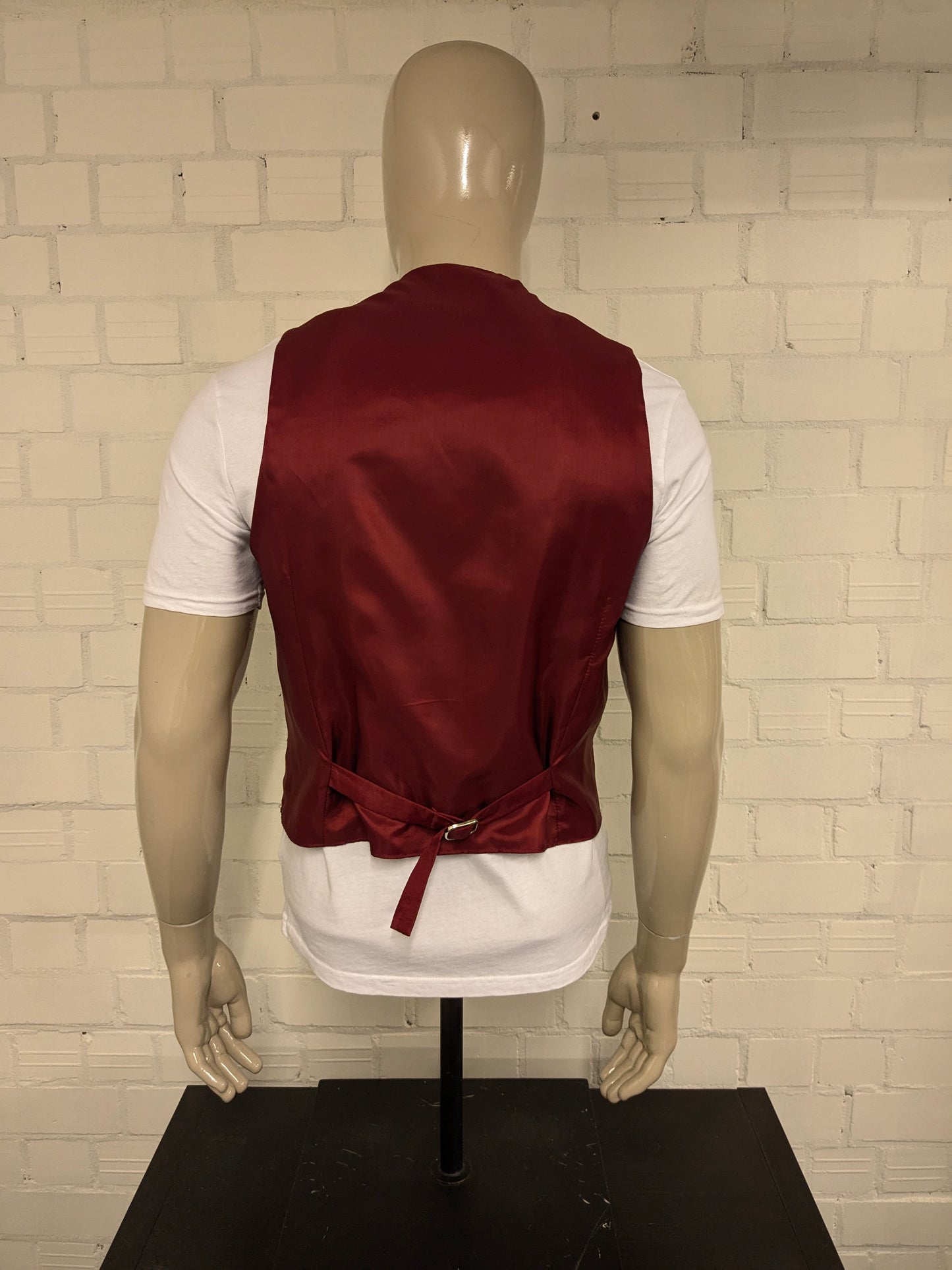 Vintage gilet. Donker Rood Wit licht glanzend motief. Maat M.