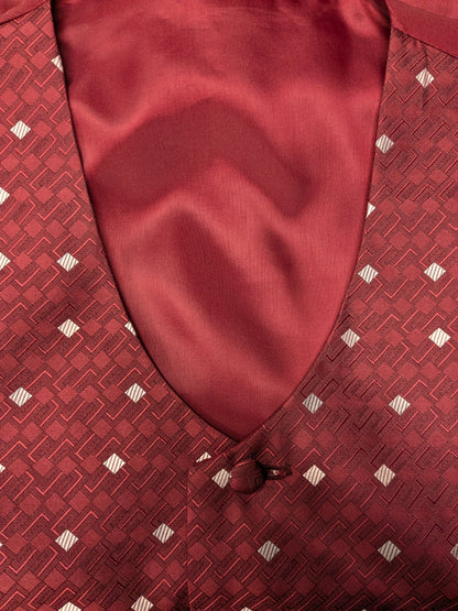 Vintage gilet. Donker Rood Wit licht glanzend motief. Maat M.