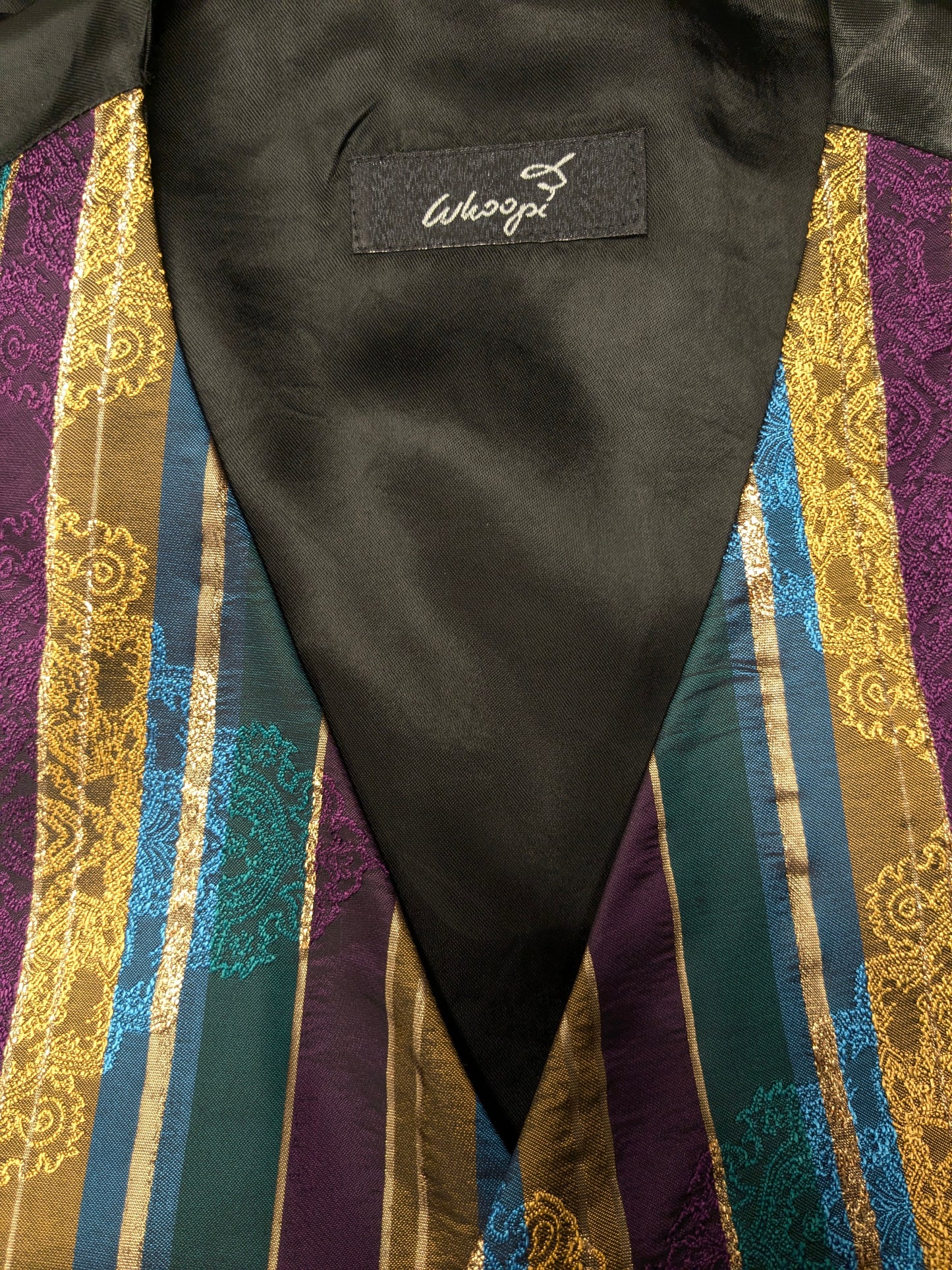 Gilet vintage whoopi. Motif brillant en or vert bleu violet -colore. Taille L.
