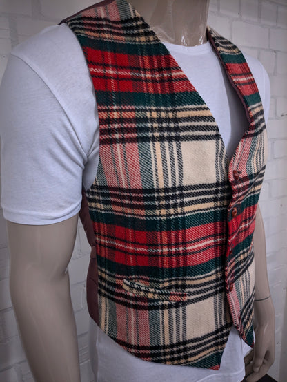 Vintage Clochard gilet. Geel Rood Groen geruit met mooie knopen. Maat M.