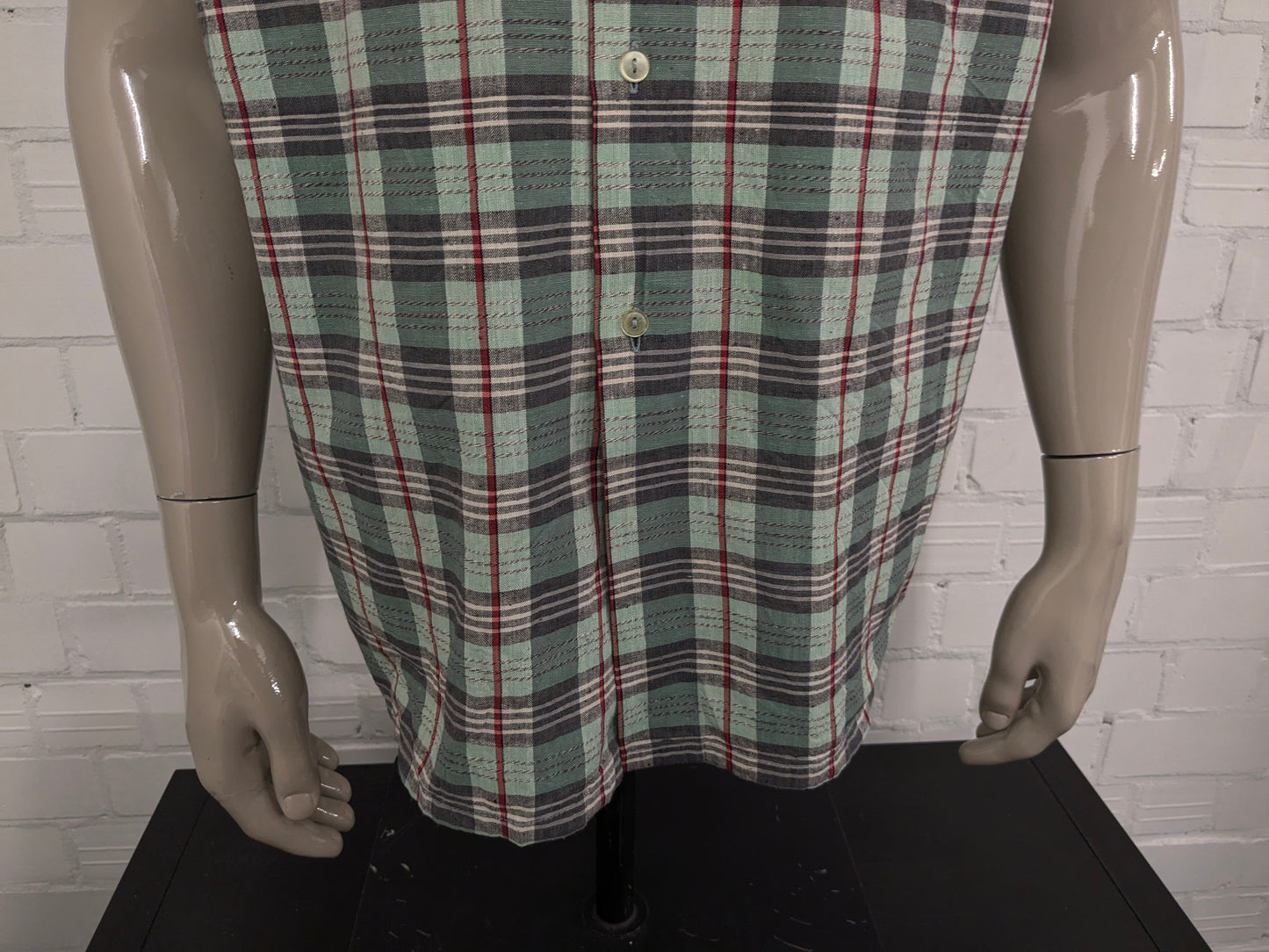 Vintage 70's shirt short sleeve with point collar. Green rose white black checked. Size XL.