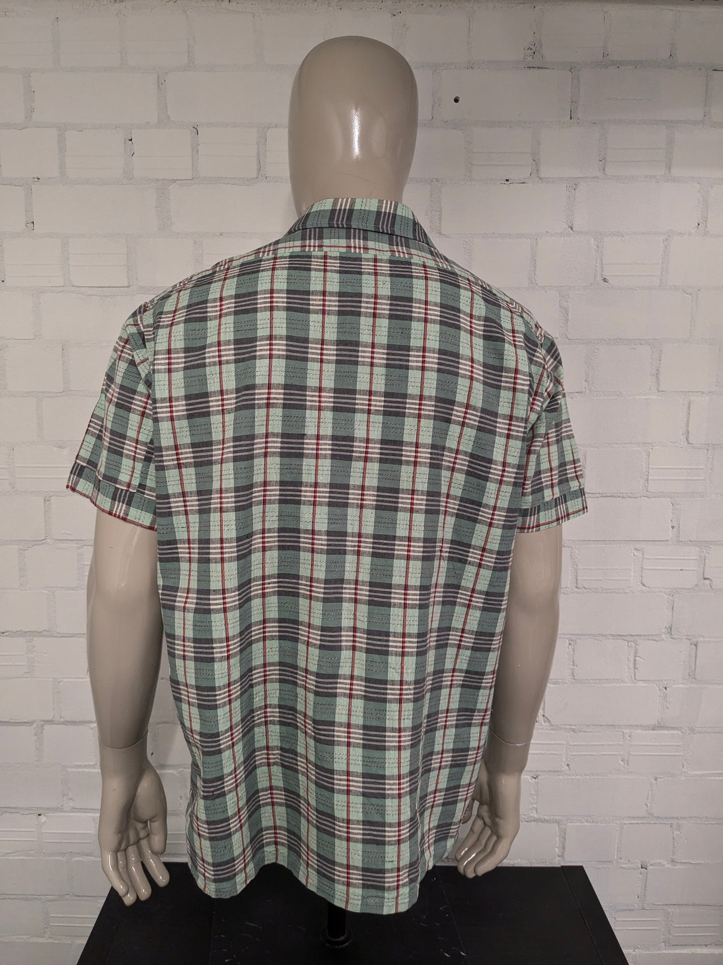 Vintage 70's shirt short sleeve with point collar. Green rose white black checked. Size XL.