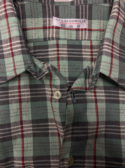 Vintage 70's shirt short sleeve with point collar. Green rose white black checked. Size XL.