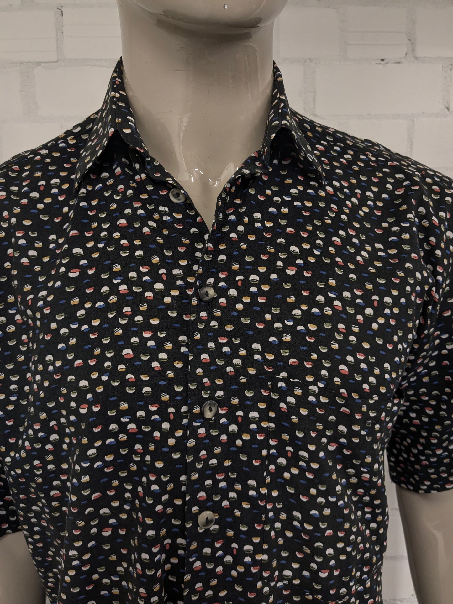 Camisa Dornbusch manga corta. Impresión de color negro. Tamaño xl.