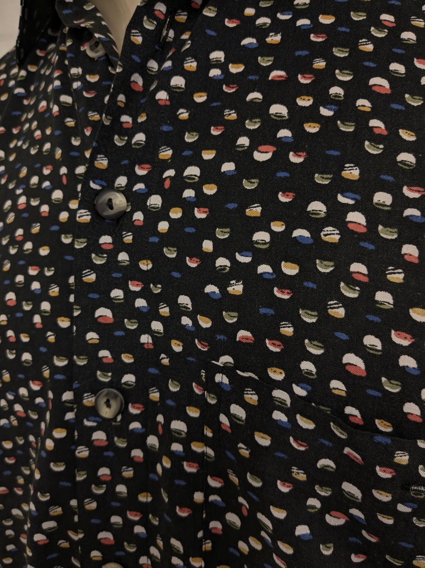 Camisa Dornbusch manga corta. Impresión de color negro. Tamaño xl.