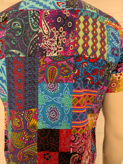 Vintage brandless print shirt short sleeve. Colored print. Size M.