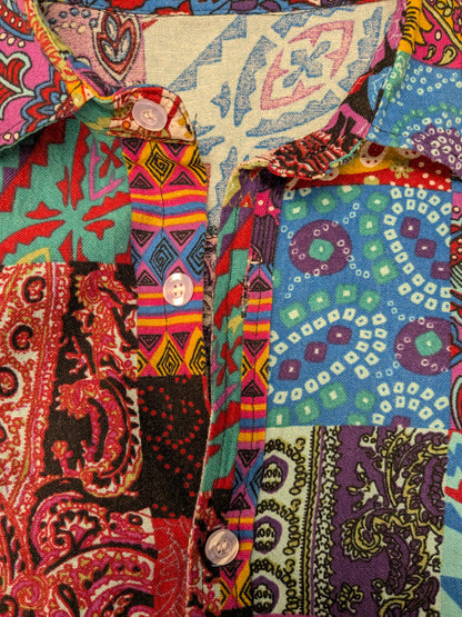 Vintage brandless print shirt short sleeve. Colored print. Size M.