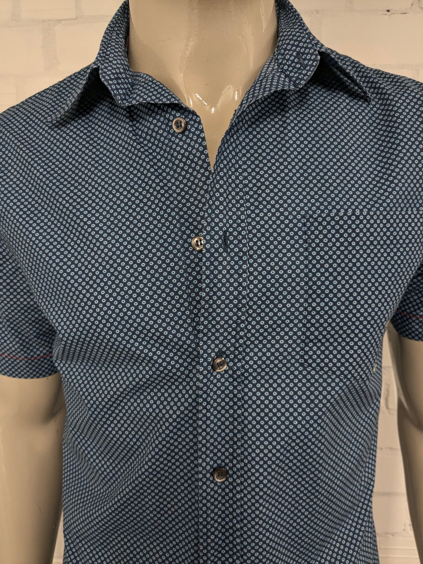 Gas shirt short sleeve. Blue circle print. Size L.