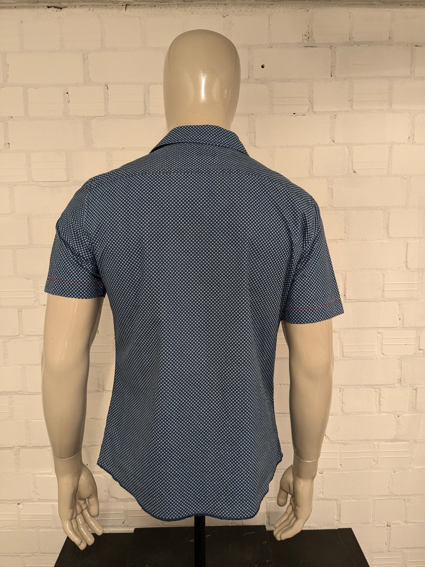 Gas shirt short sleeve. Blue circle print. Size L.