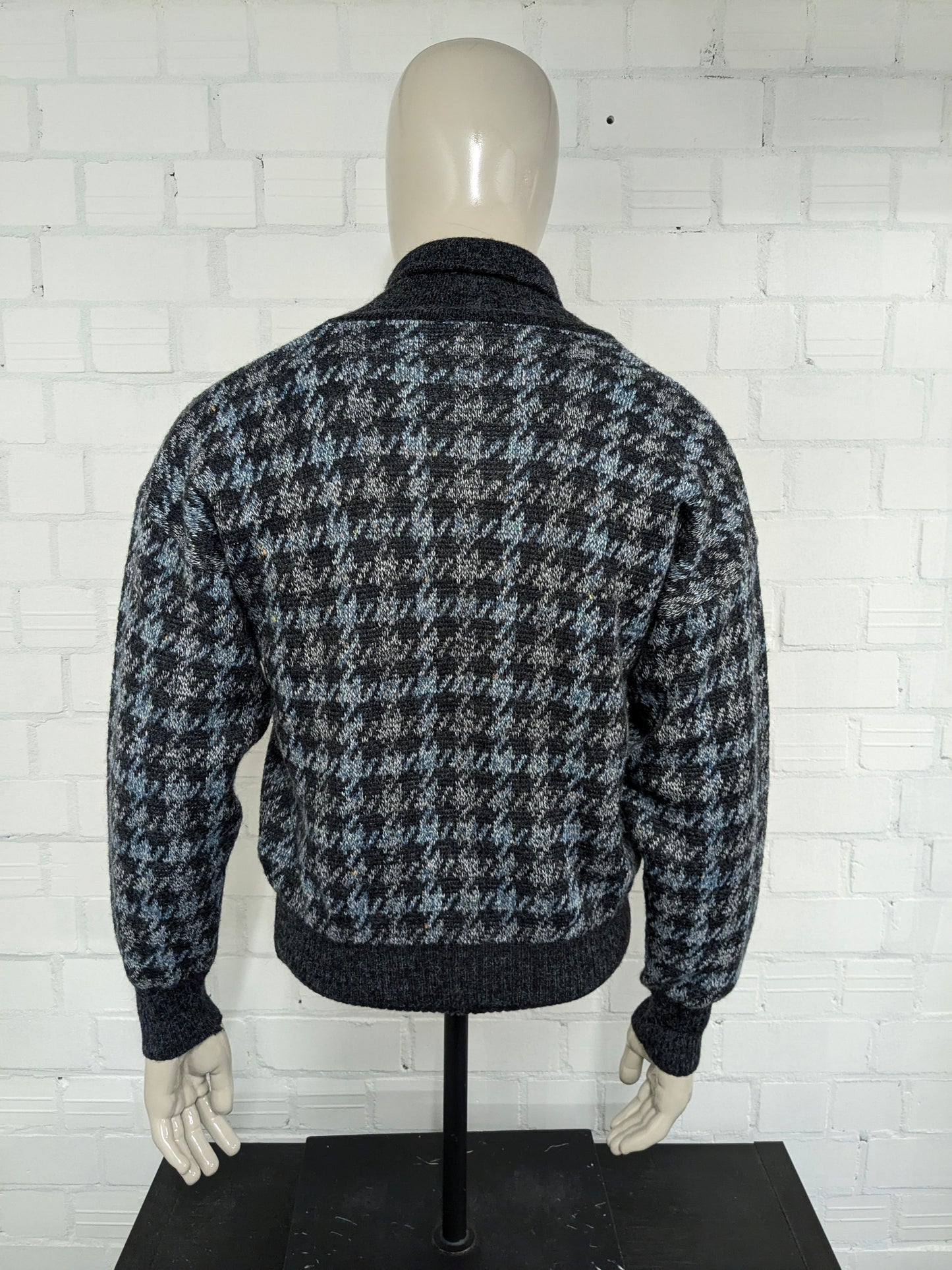 Teddy Chewitt suéter de lana vintage con un collar grande. Gris azul de color blanco. Tamaño M. 20% de lana.