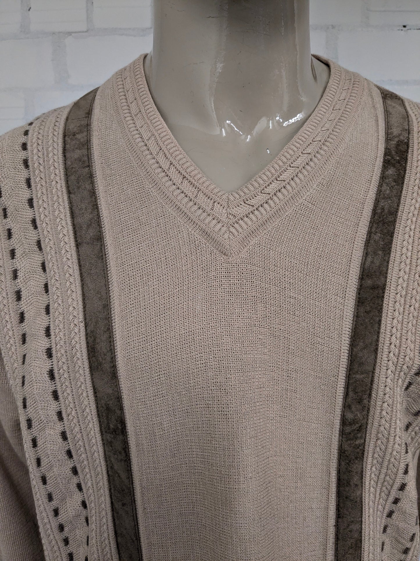 Sighi di lana Gian Marco vintage con scollo a V.  Beige Brown Colorato. Taglia XL. 50% lana.