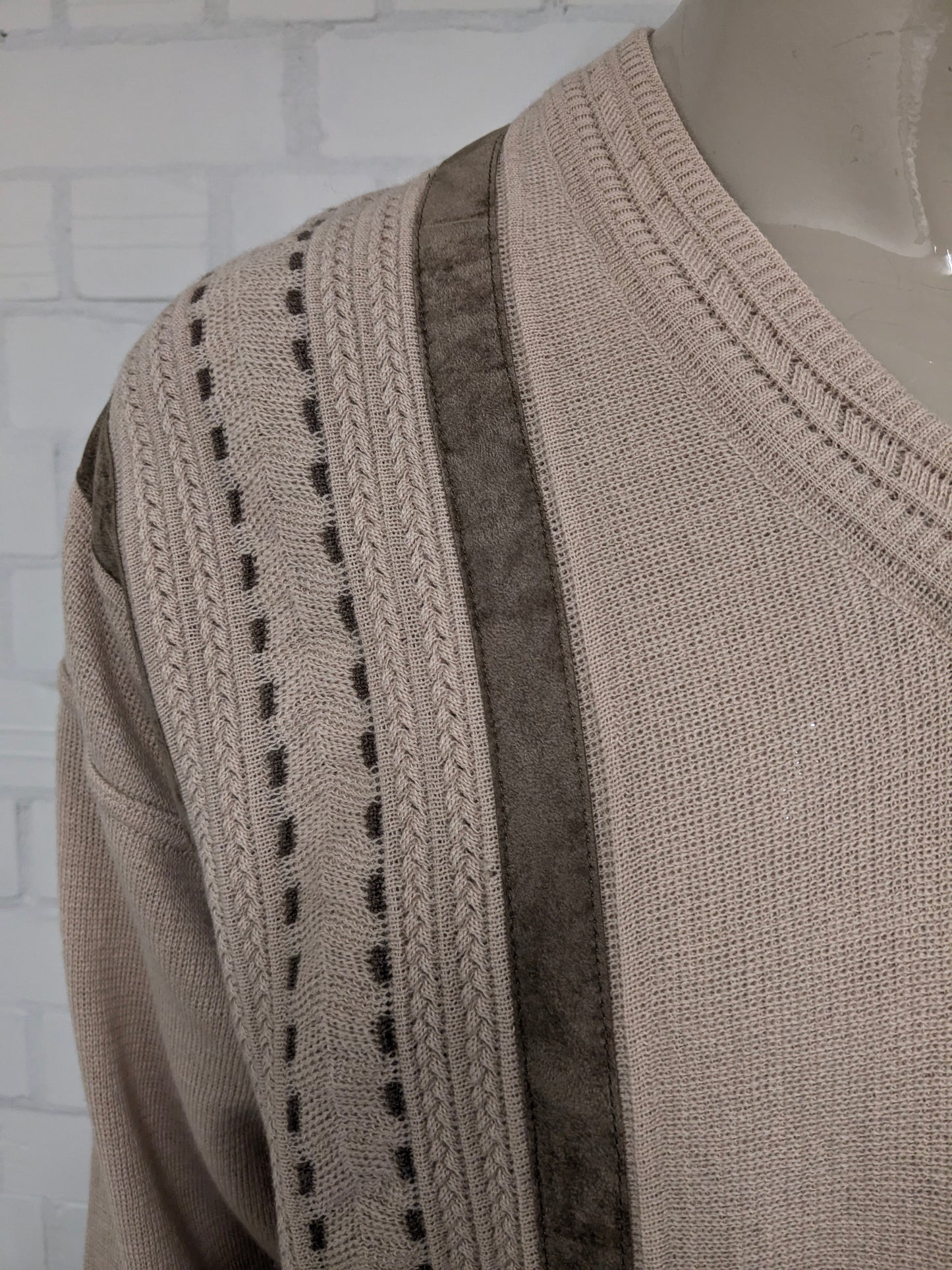 Sighi di lana Gian Marco vintage con scollo a V.  Beige Brown Colorato. Taglia XL. 50% lana.