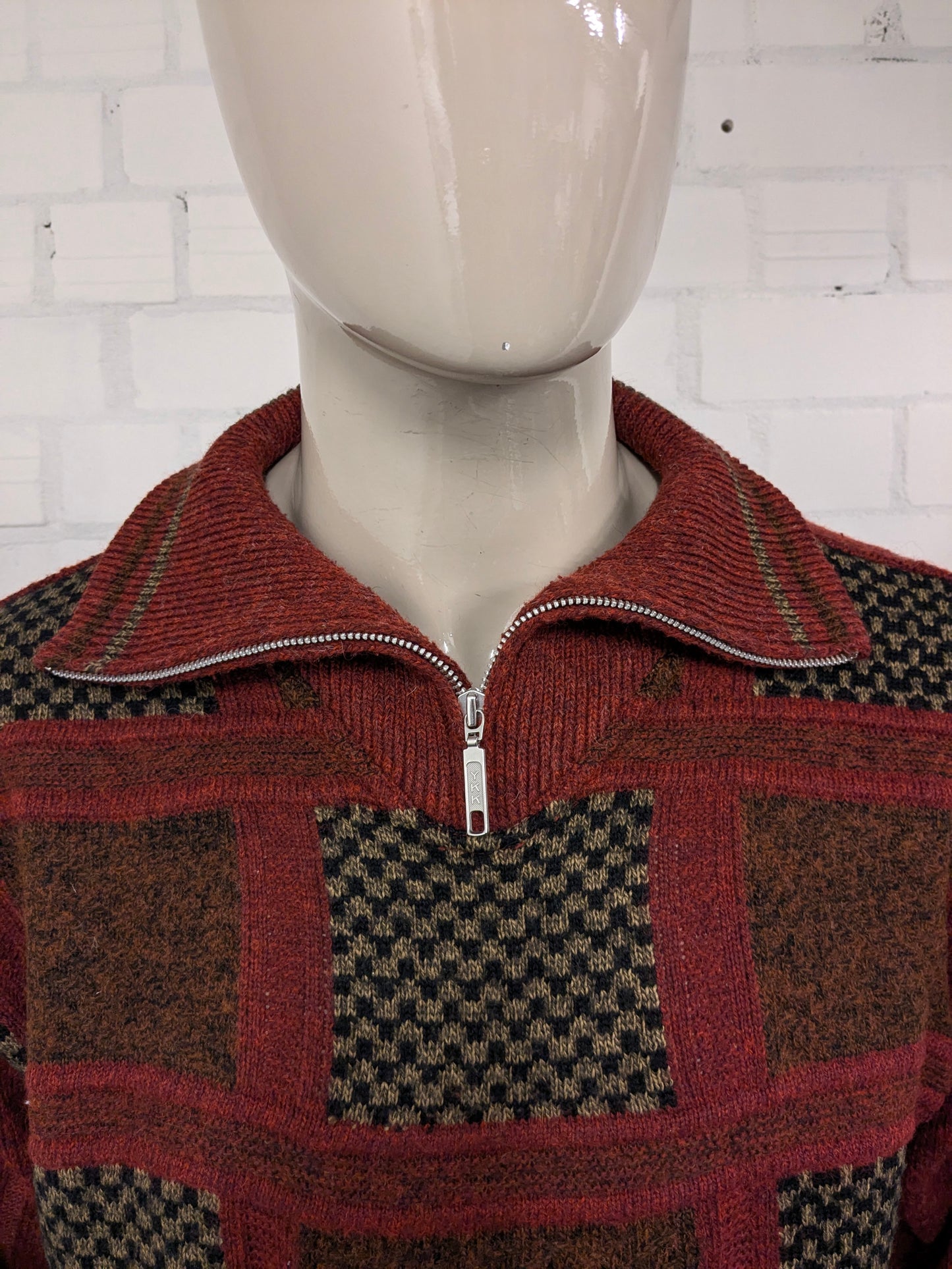 Collezione vintage senza maglione di lana con cerniera. Braco rosso marrone colorato. Dimensione L. 30% lana.
