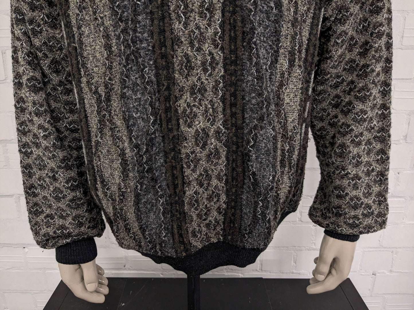 Pull vintage Monte Carlo Wool avec fermeture éclair. Couleur noir vert brun. Taille 2xl / xxl. 50% de laine.