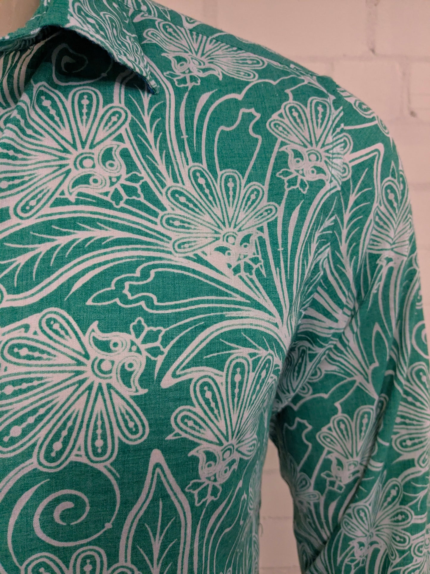 Ganesh shirt. Green white print. Size XL. Slim fit.