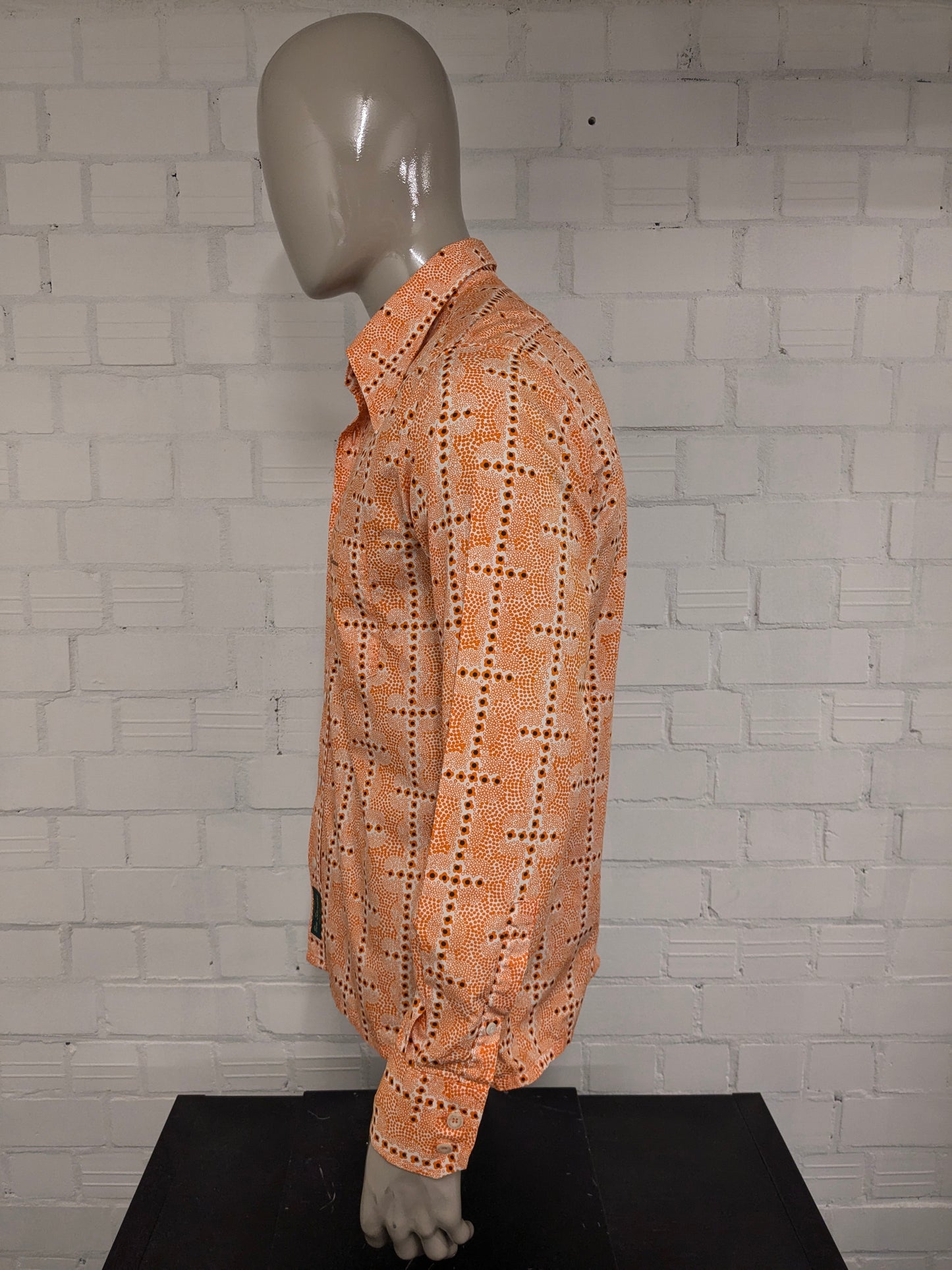 Ben Sherman 70's shirt with point collar. Orange beige black print. Size L. Slim Fit.