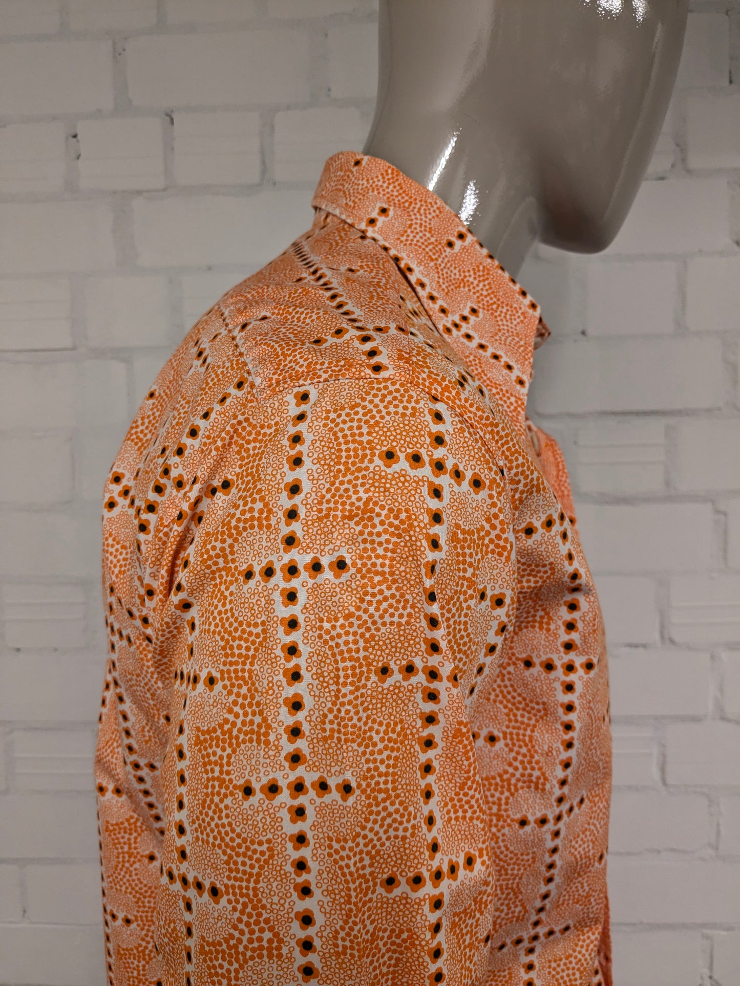 Ben Sherman 70's shirt with point collar. Orange beige black print. Size L. Slim Fit.