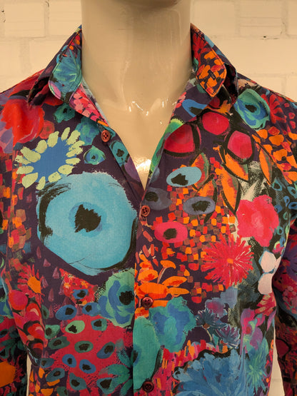 Camisa de Philips. Estampado de color verde naranja rosa. Tamaño M.