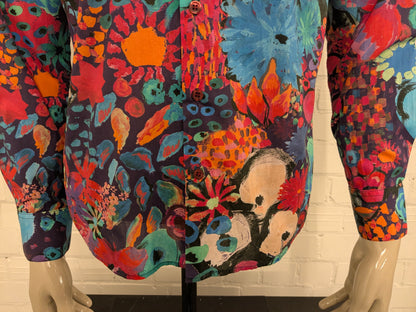 Camisa de Philips. Estampado de color verde naranja rosa. Tamaño M.