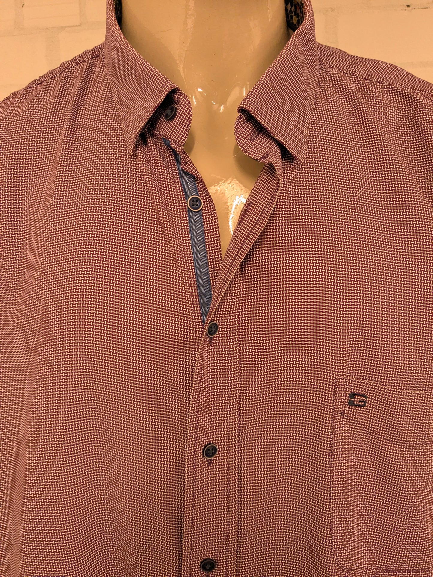 Chemise Giordano. Impression blanche violette. Taille 4xl / xxxxl. Ajustement régulier.