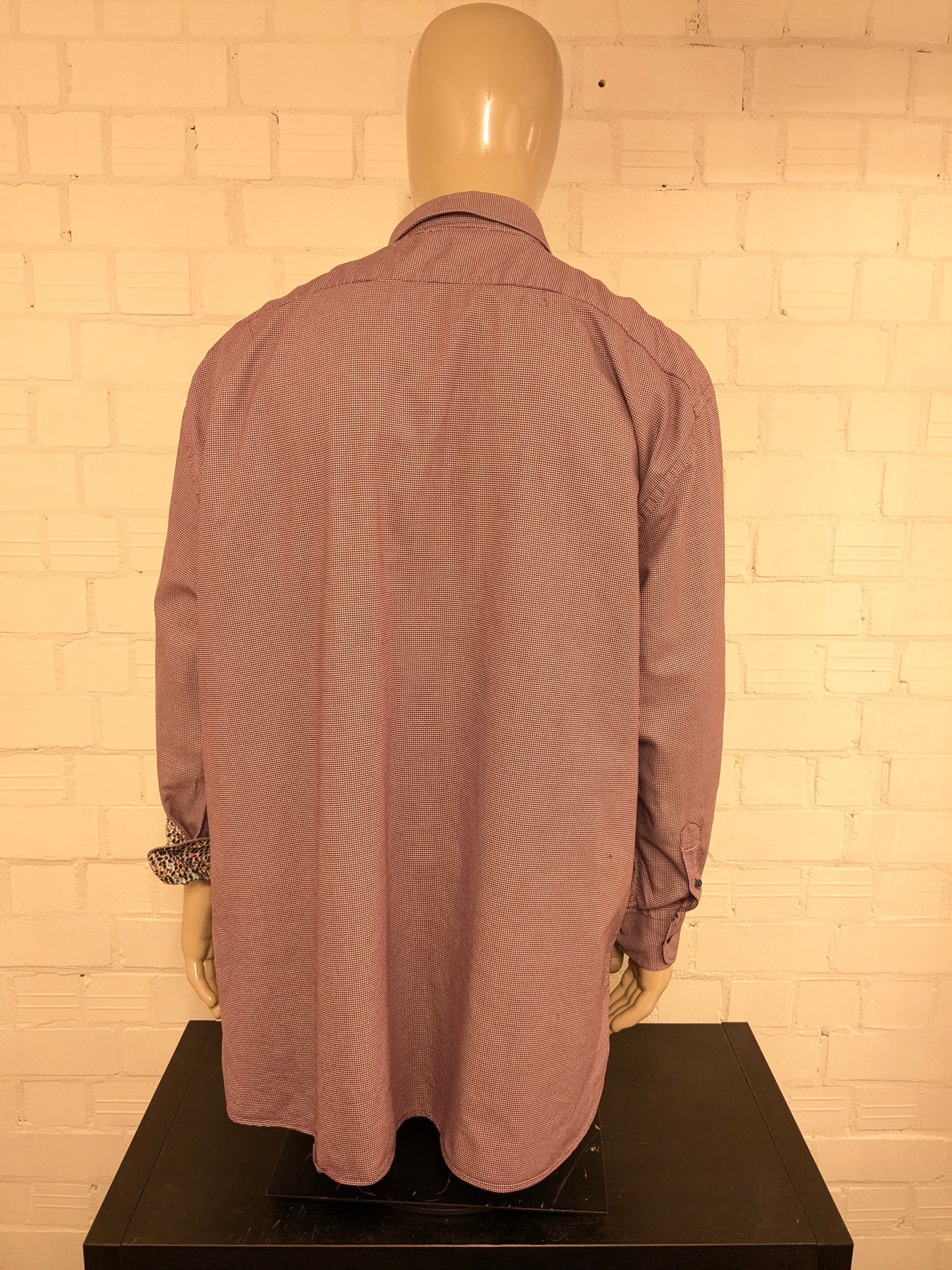 Chemise Giordano. Impression blanche violette. Taille 4xl / xxxxl. Ajustement régulier.