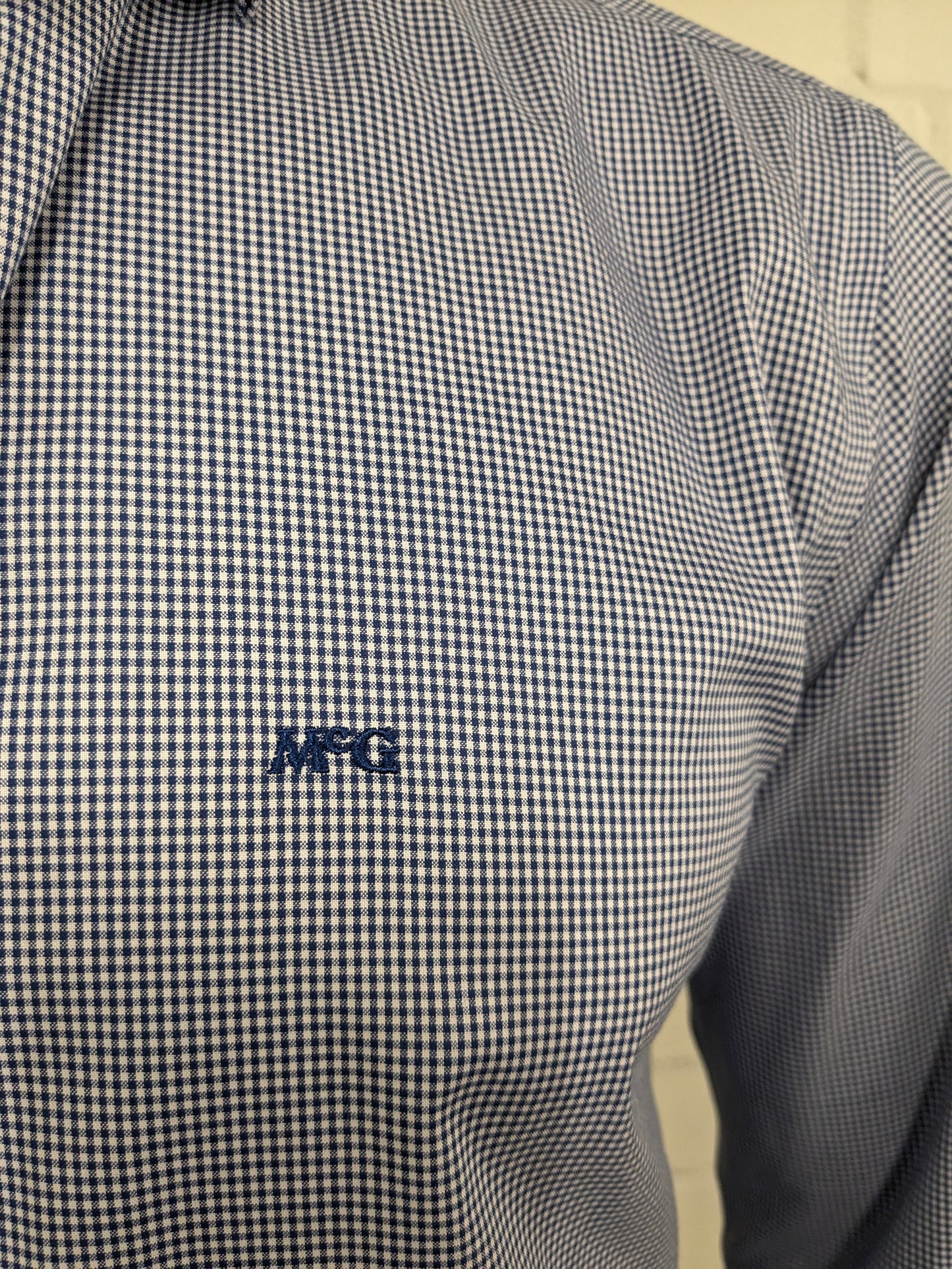 McGregor Distinction shirt. Blue white motif. Size L.