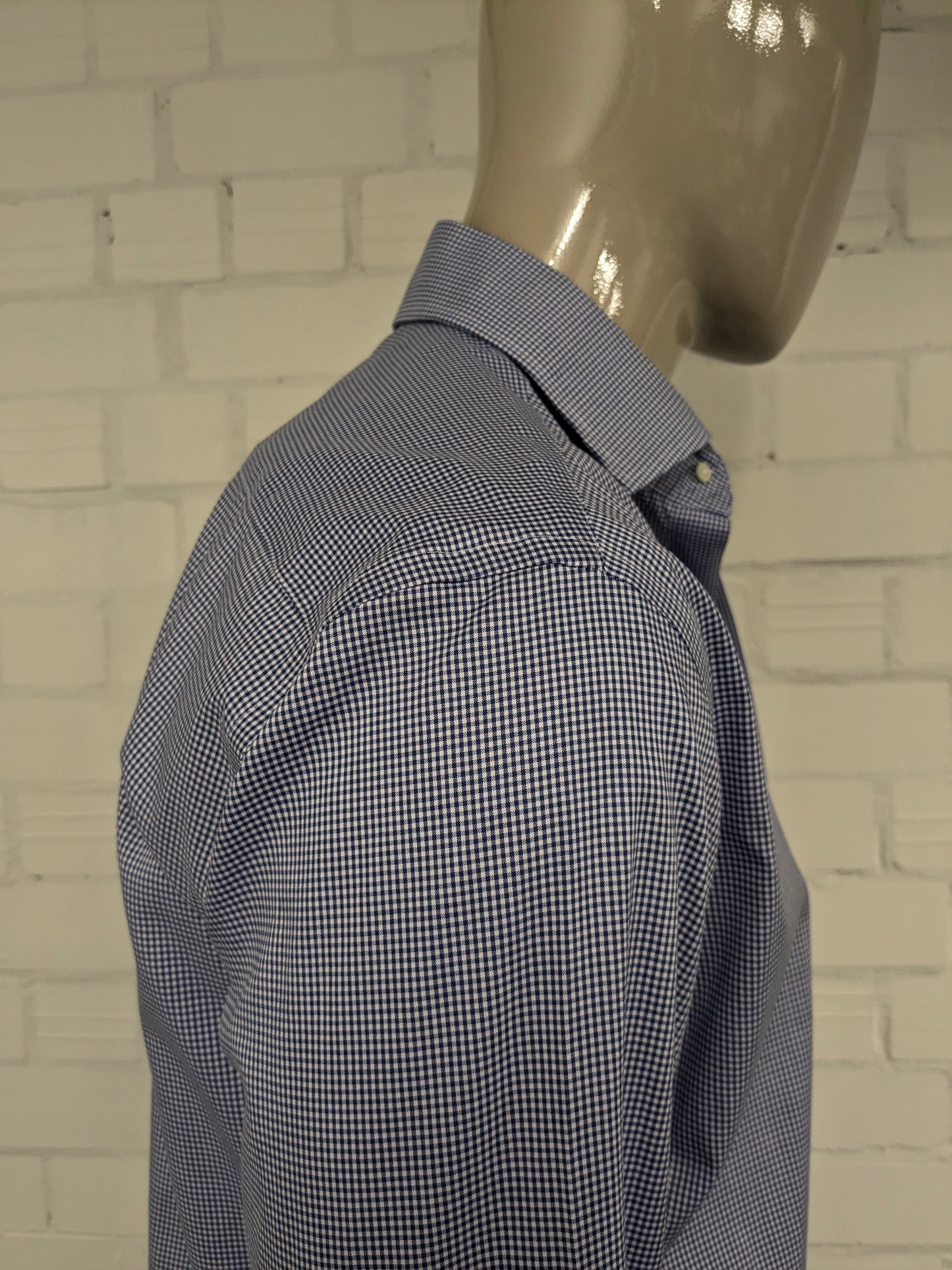 McGregor Distinction shirt. Blue white motif. Size L.