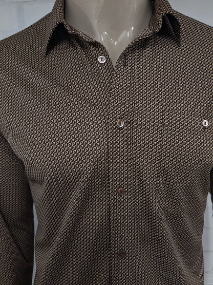 Camisa Vintage Jordi. Impresión beige marrón. Tamaño M. estiramiento.